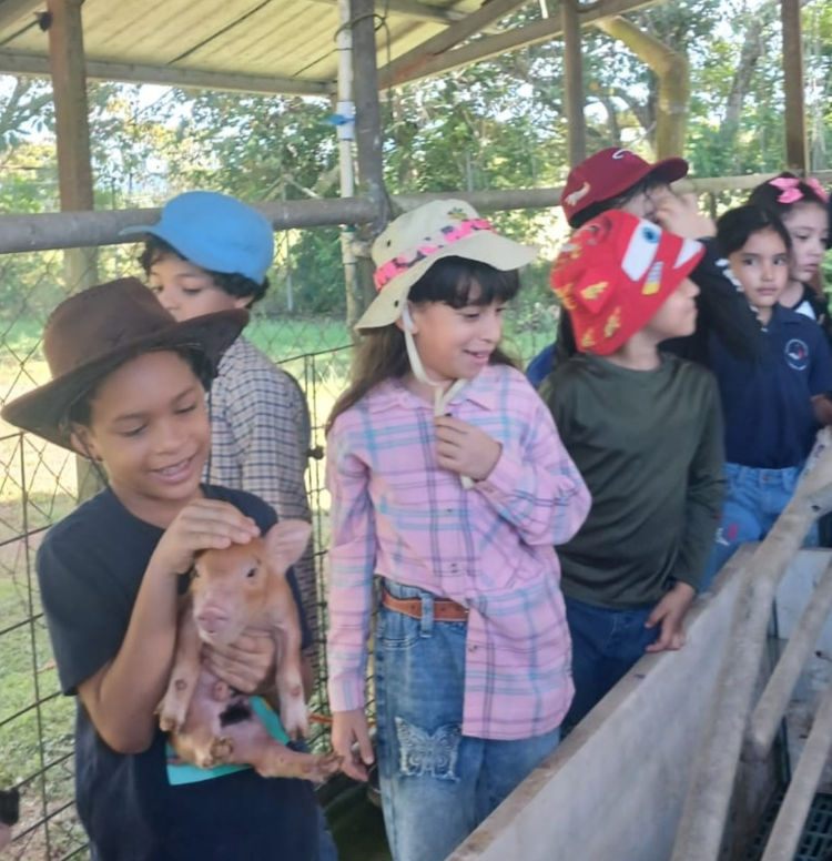 FCa visita porcina de estudiantes 
