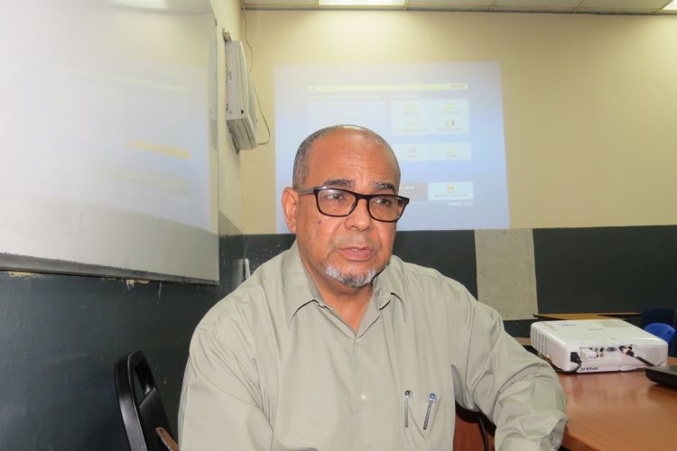 Dr. Gersan Joseph Profesor de Economía de la UP