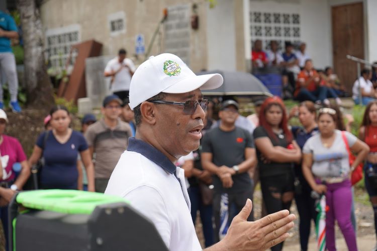 Dr. Luis Acosta -crusam