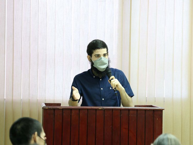 Licenciado Juan Rodríguez,  egresado de la Facultad de  Bellas Artes, dio su testimonio  de vida. 