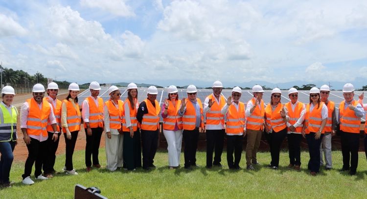 grupo total en FCA  Chiriquí paneles solares 