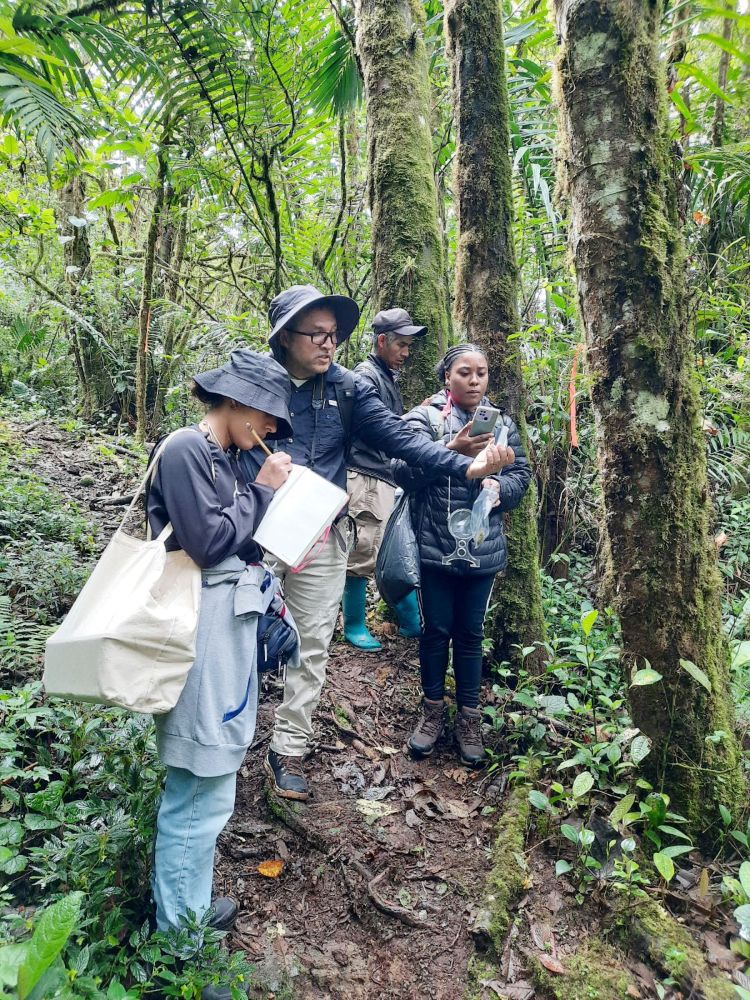 estudiantes y profesor