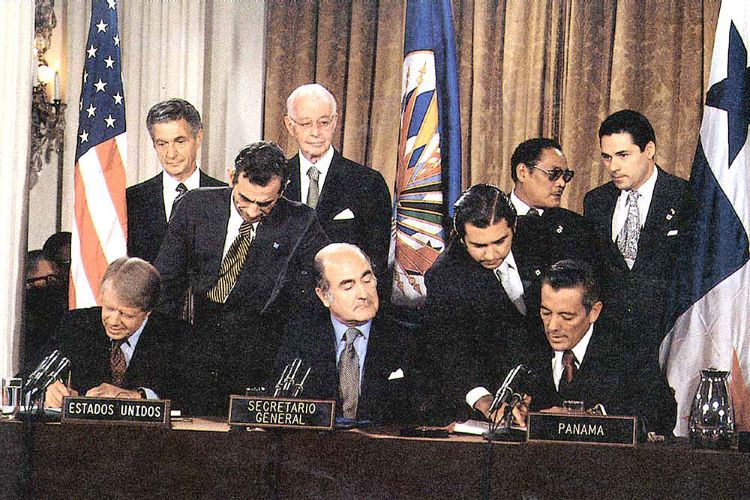 foto de firma de tratados 