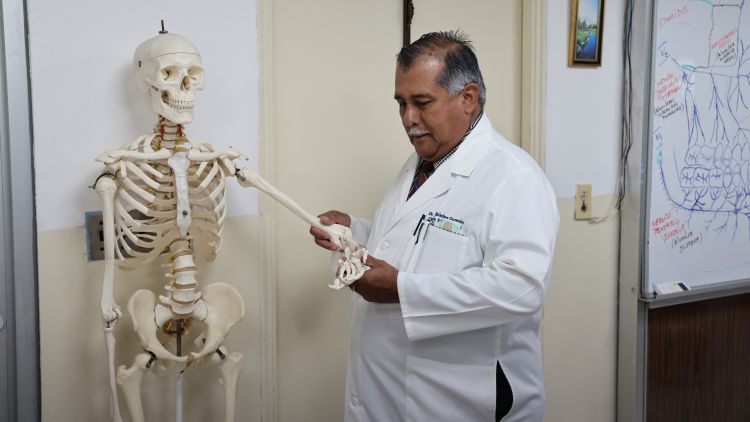 Dr. Alcibíades Guzmán