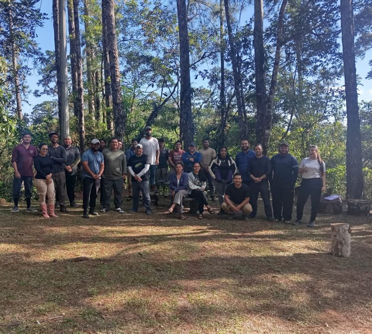 Investigadores de la UP, Unachi, Instituto Conmemorativo Gorgas, Stri y  del Mida que trabajan en el proyecto Monitoreo de la Biodiversidad.