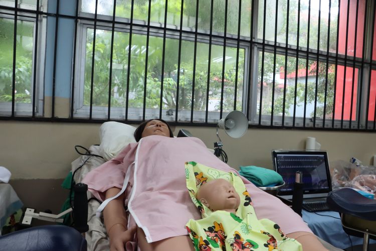 bebe y mama de enfermería 