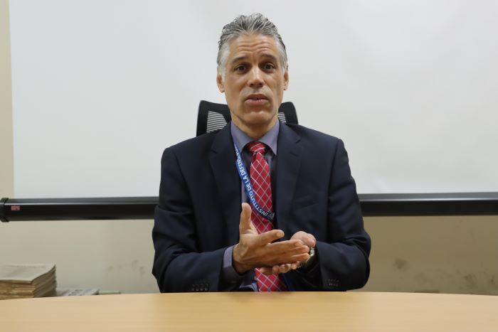 2-	Alberto González Herrera, profesor de Derecho Penal del Centro Regional Universitario de San Miguelito.