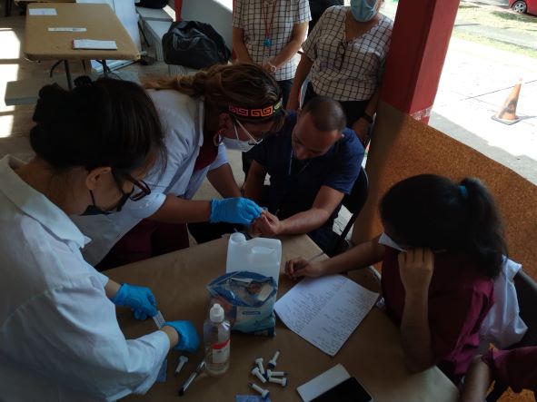 y venta de productos en la marquesina de la VAE