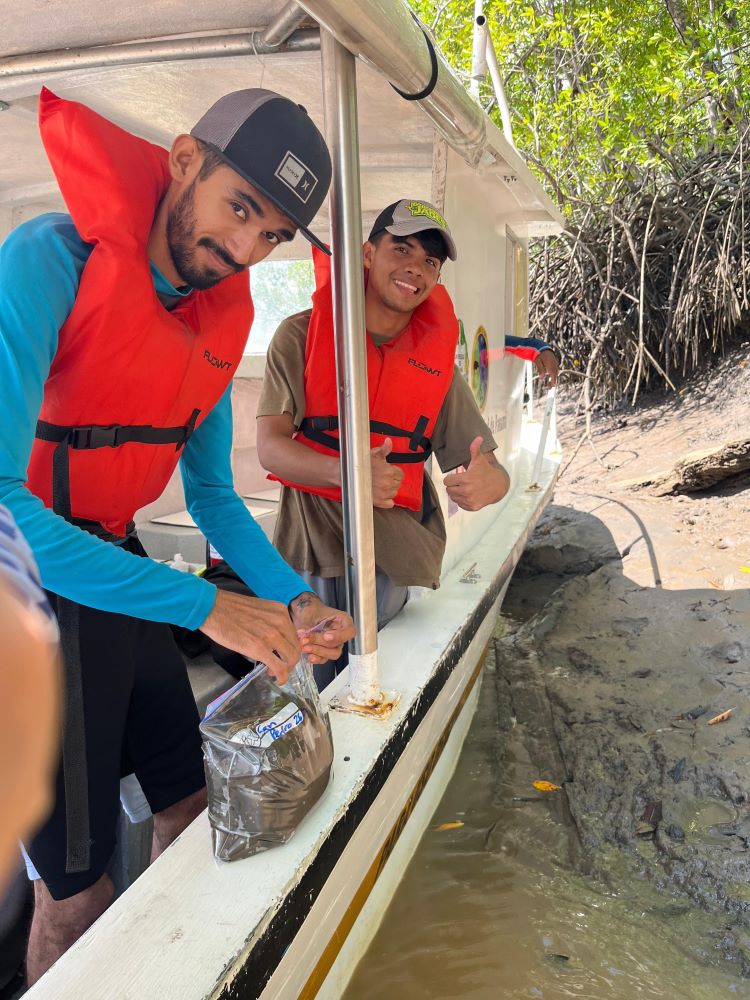 Estudiantes biologia