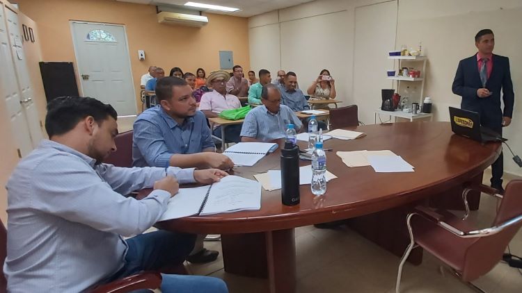 Egberto Javier Valdés Miranda sustenta trabajo de grado ante comité evaluador.