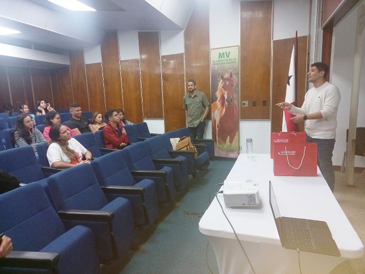 Dr. Brandon Alonso Zeña Carrasco