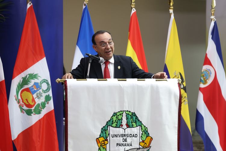 Dr. Eduardo Flores Castro