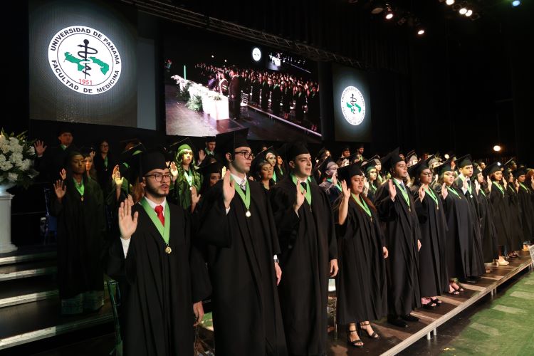 Juramentación de graduandos