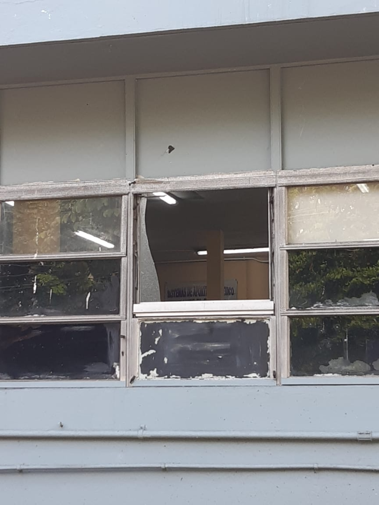 ventana de medicina rota