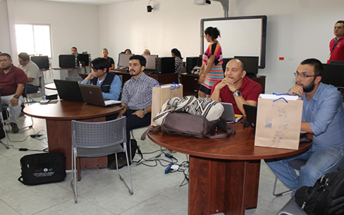 Investigadores de Colombia, Costa Rica, Chile, Ecuador, El Salvador y Panamá participaron en el “II seminario taller sobre técnicas y metodologías para la estandarizar e investigar sobre la Concha Negra” (Anadara tuberculosa), desarrollado en el Centro de Innovación Desarrollo Tecnológico y Emprendimiento (CIDETE), del Centro Regional Universitario de Veraguas, con el objetivo de estandarizar el recurso concho negra.  Este seminario taller,  que aglutinó a Biólogos Marinos latinoamericanos, fue inaugurado p
