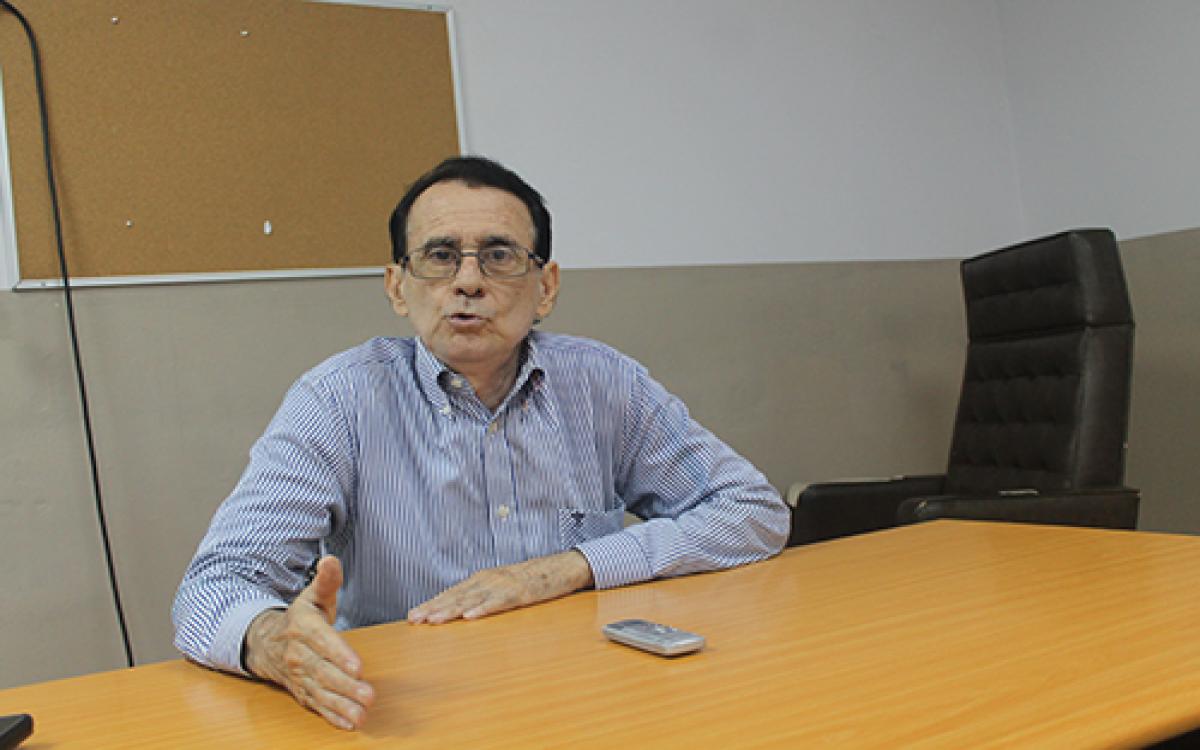 Profesor Rommel Escarreola 