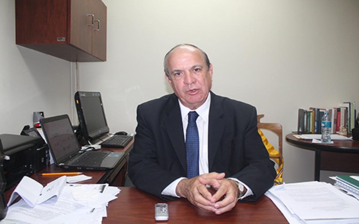 Jones Cooper, Vicedecano de Administravcion Publica 