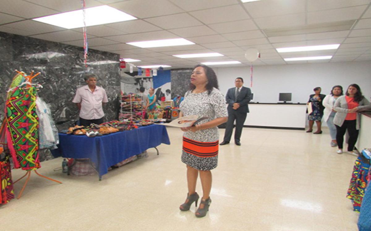 Profesora Mariela Jiménez,  subdirectora de la Dirección Universidad- Empresas. 