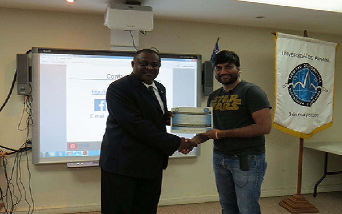 Mgter, Javier  Fernández  y Muhammad Hamzad Haji Hajee.