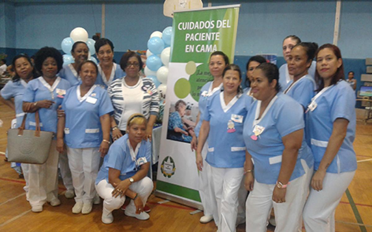 Licda. Juana Ovalle junto a las participantes del curso.