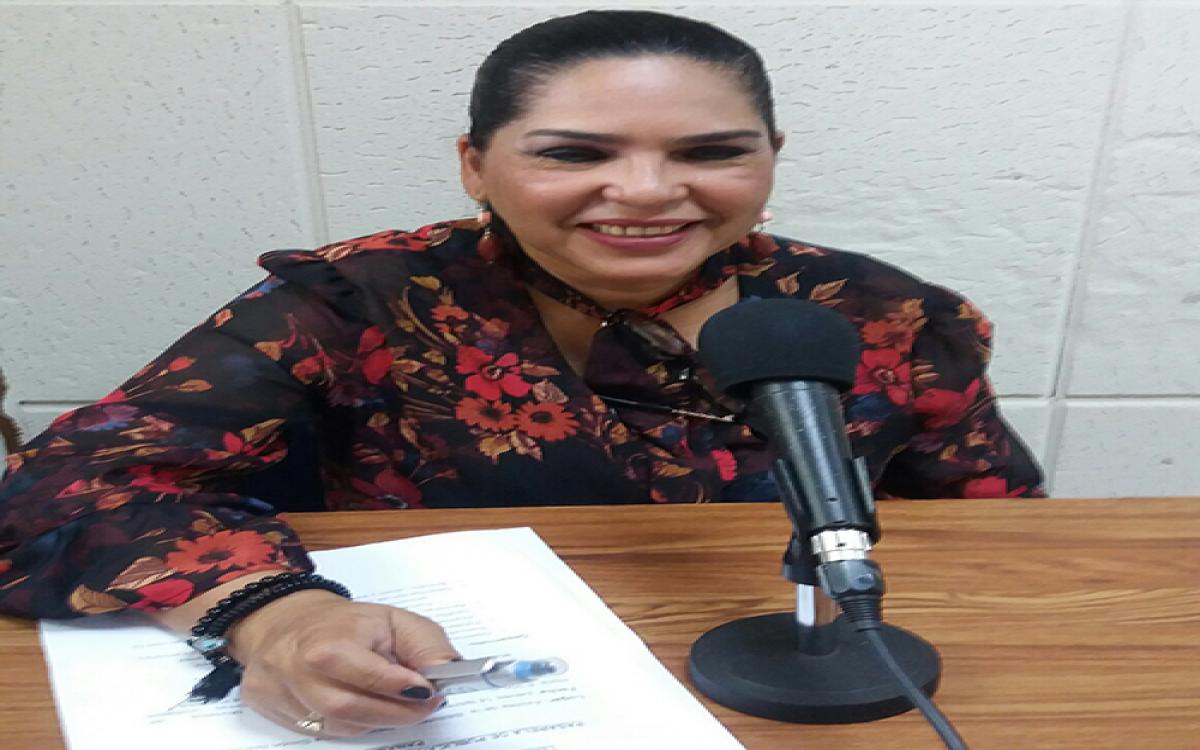 directora del Sistema de Bibliotecas de la Universidad de Panamá, Magister Damaris Tejedor 
