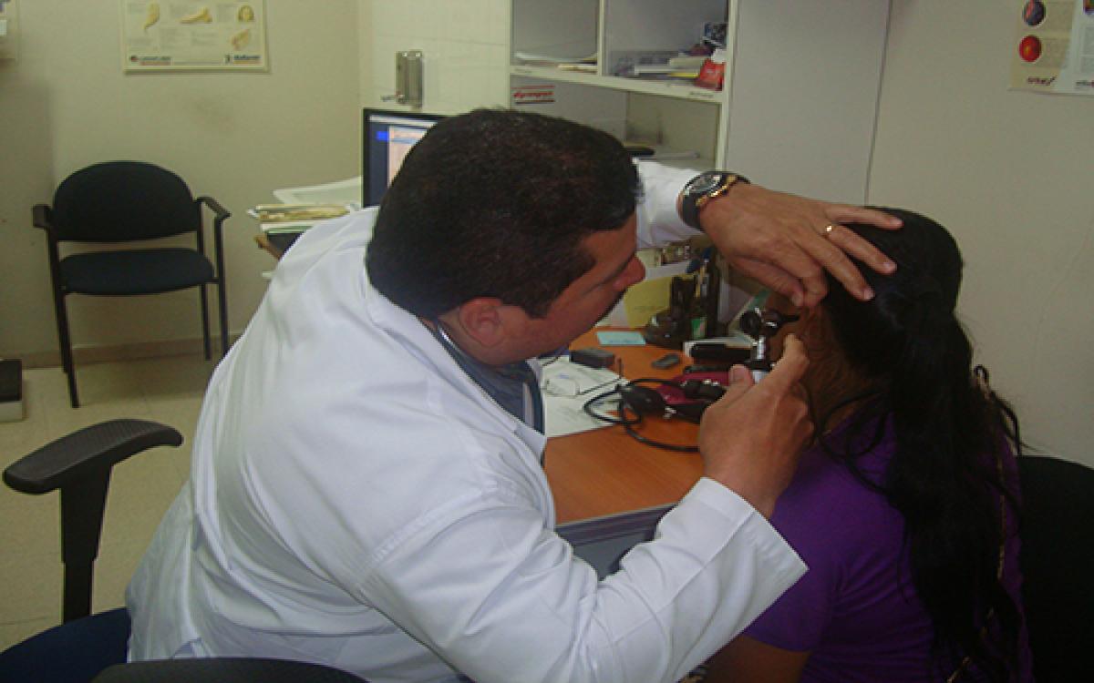 Revisión Medica en la Clínica Universitaria