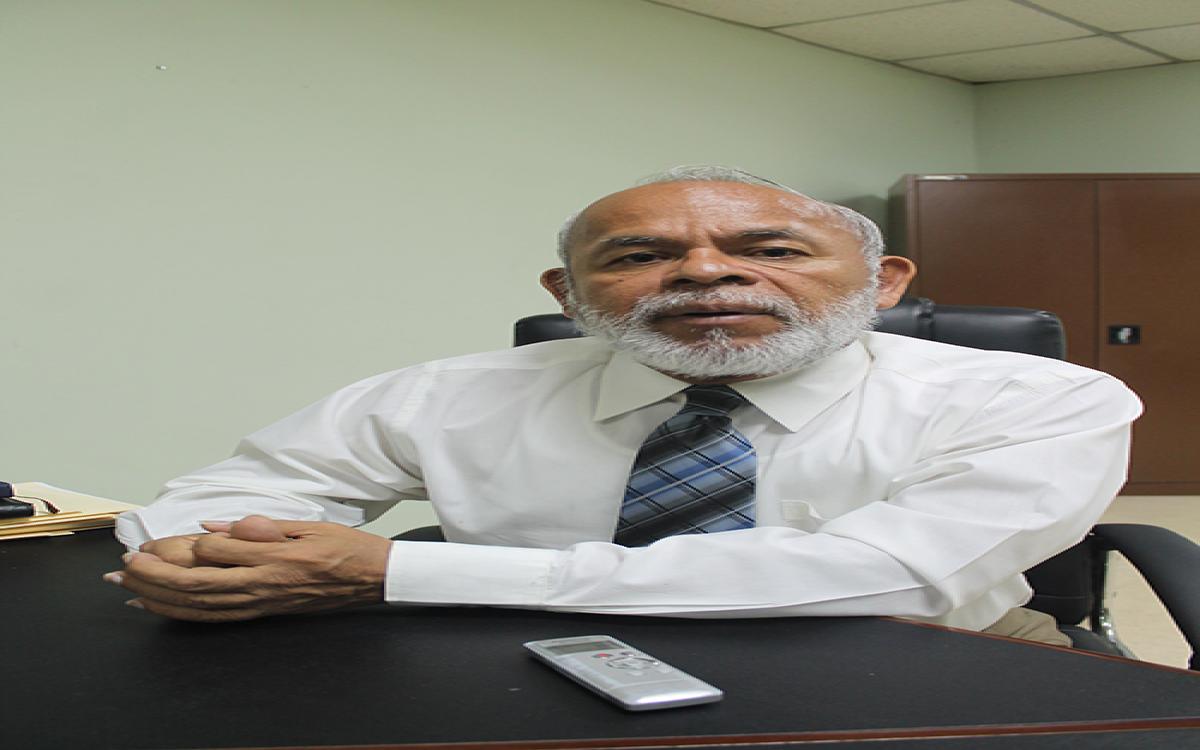 Doctor Raúl González, defensor de los Universitarios