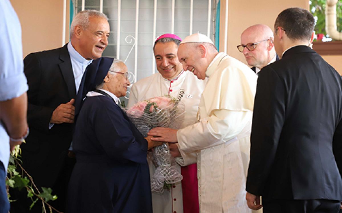 El Papa en su visita al Hogar el Buen Samaritano 