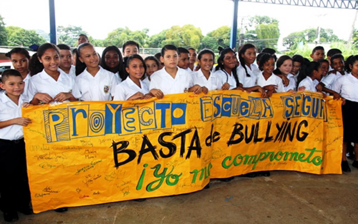 escuela cartel basta de bulling 