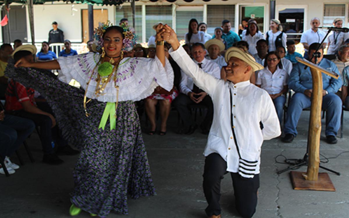 Bailarines Folcloricos del CRUV 