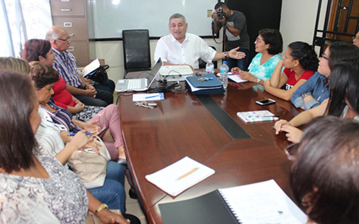 El decano de Comunicación Social se reunió con los estudiantes del CRUV