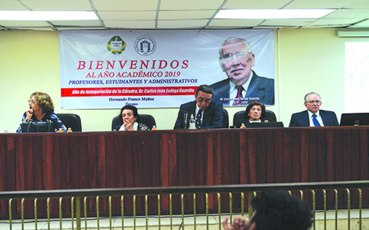 Dra. Sydia Candanedo Vda. de Zúñiga, Dr. Hernando Franco,  Dra. Aura Emérita Guerra de Villalaz,  Prof. Oscar Vargas y Dra. Antonia Rodríguez.