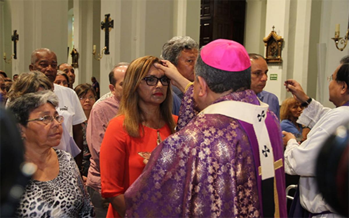 Monseñor Ulloa ,misa de miercoles de ceniza 