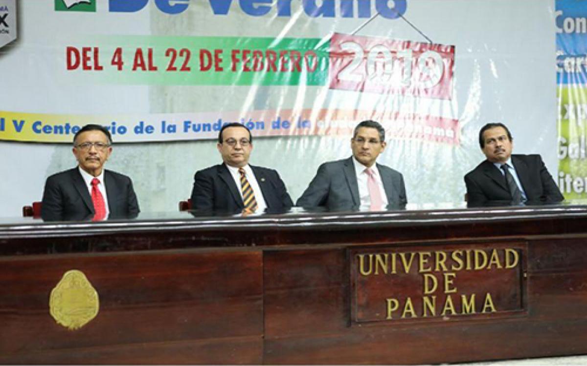 Eduardo Quirós, Gerardo Berroa, y los colaboradores Izael Martínez, Cristóbal Rodríguez y Daniel Torres, con 48, 47 y 40 años de antigüedad, respectivamente. 