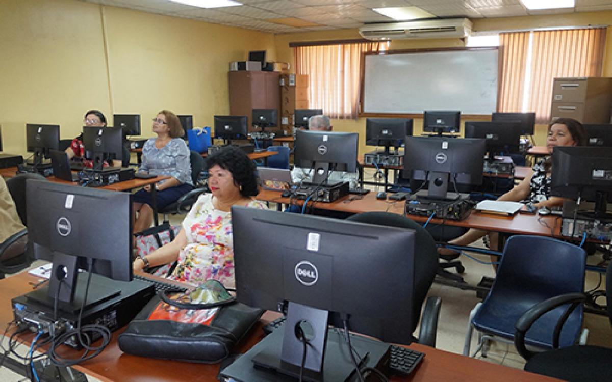 Participantes del seminario  "Google Drive: Almacenamiento en la Nube"