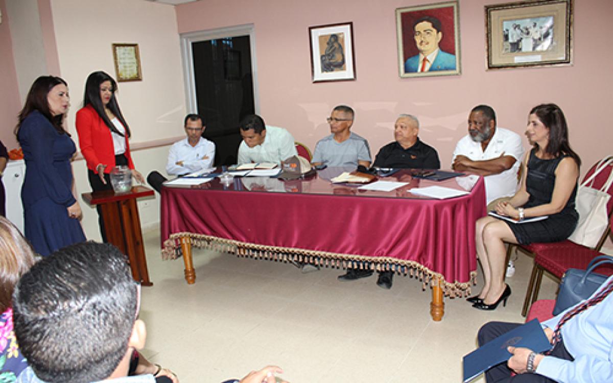 Reunión preratoria para debate con alcaldes CRUV.