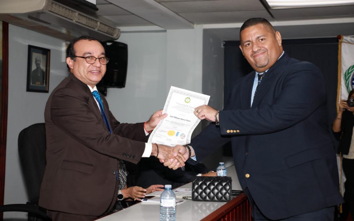 Luis Guerra diplomado 