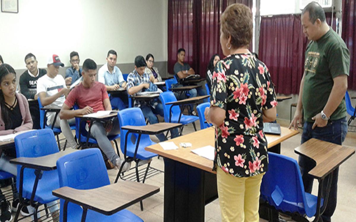 Mgter Mitzila Morales Sanjur, coord del Curso y Dir de Educ Contínua