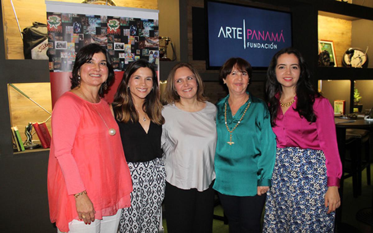 Miembros de la Fundación Arte de Panamá 