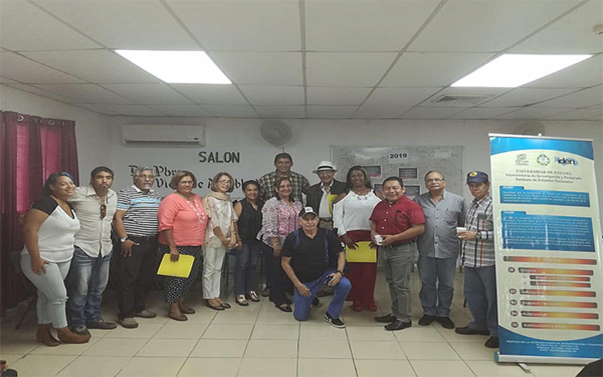 Vista de los participantes en la reunión que realizará la Unidad de Observación en Sociedad, Ambiente y Ordenamiento Territorial de la Universidad de Panamá, en la Junta Comunal de Juan Díaz.