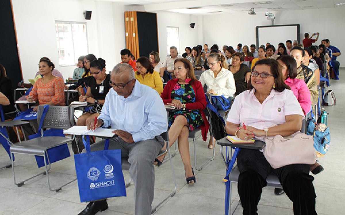 docentes y administrativos teacher up veraguas 