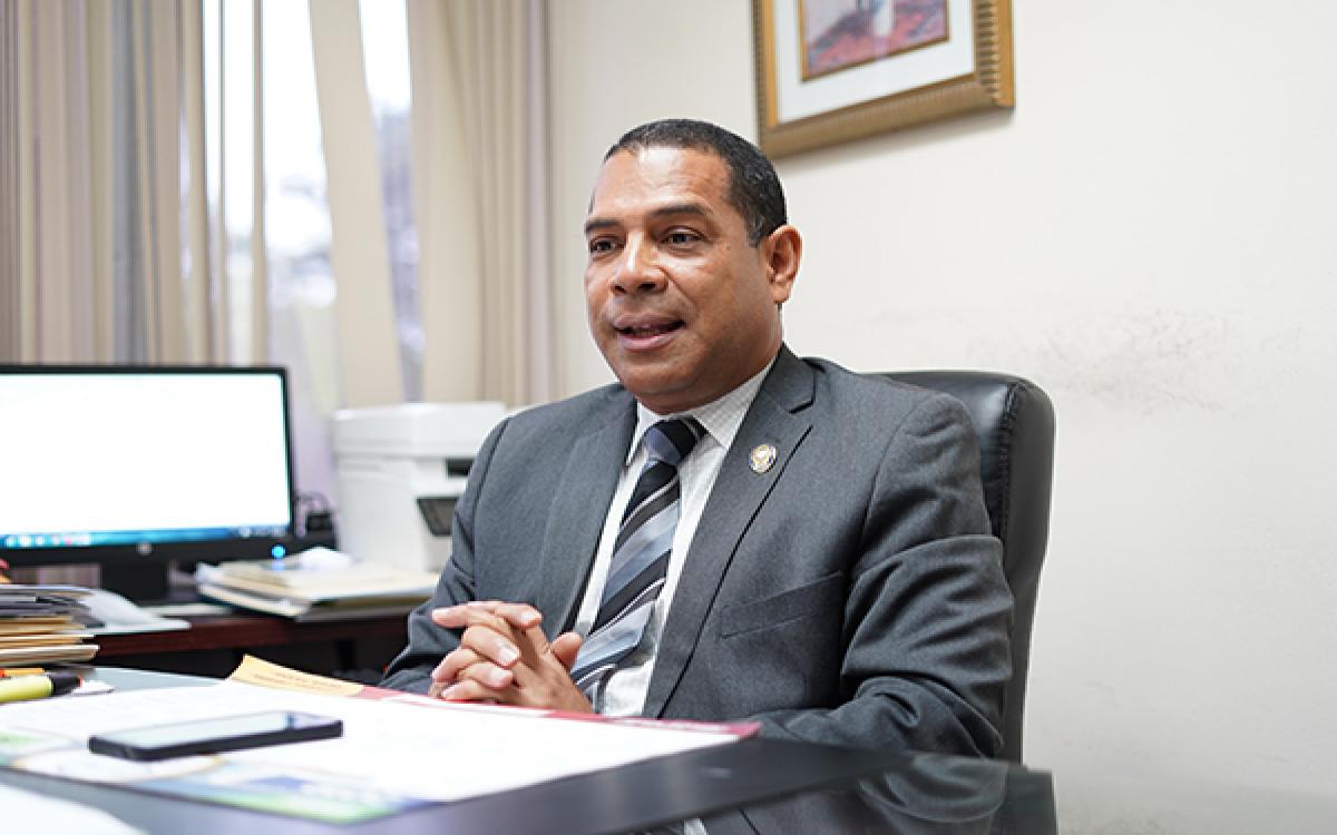 Dr. Alcides Muñoz Lasso/Sub-Secretario General de la Universidad de Panamá