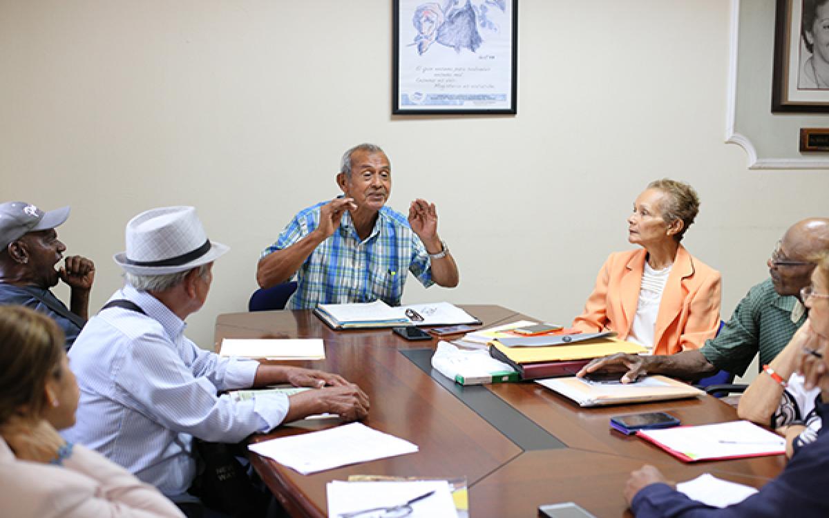 Mesa de jubilados y pensionados