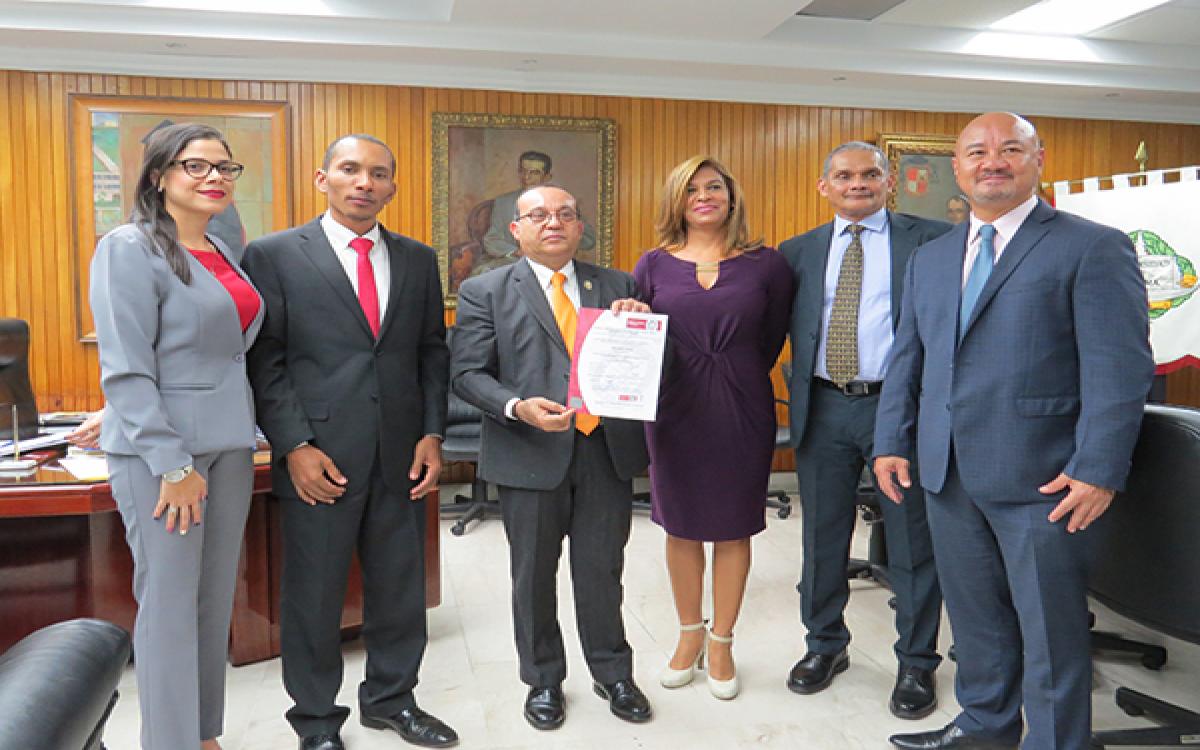 Entrega de certificación ISO a UP 