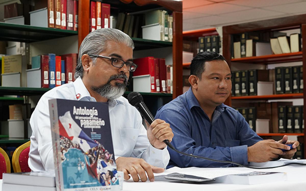 Dr. Samuel Frago Franco  y Mgter. Azael  Carrera Hernández  durante la presentación de la obra.