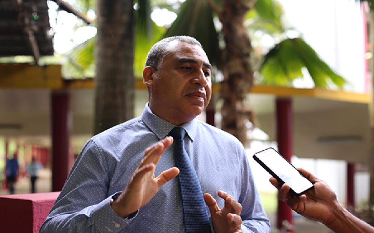 Dr. Alex Martinez/profesor de Virologia 