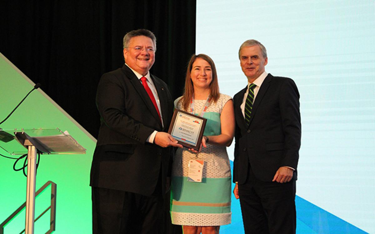 Reconocimiento a Senacyt por los organizadores