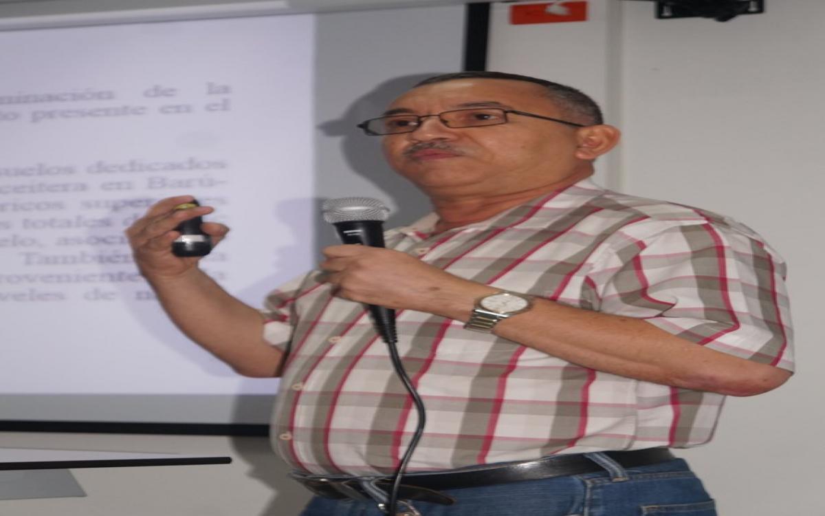  José Villarreal, doctor en Edafología y Química Agrícola.