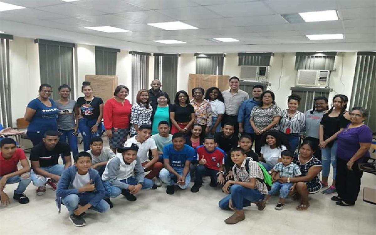 Jovenes participantes en riesgo social 