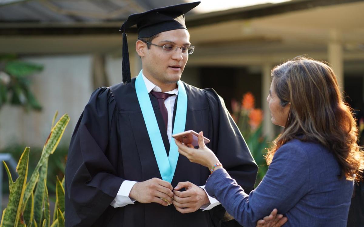 Julio Alejandro Flores Cuadra,primer puesto de la Promoción 2019 de la facultad de Psicología, Capítulo de Honor Sigma Lambda de la Universidad de Panamá. 